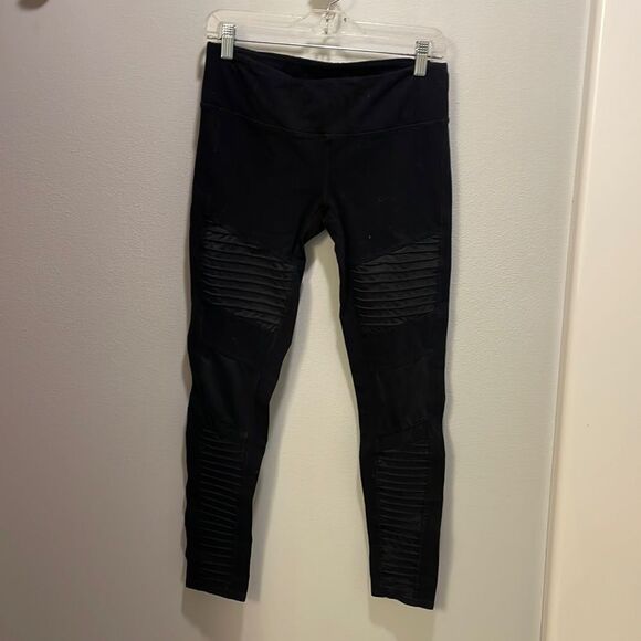 Alo Yoga woman’s black yoga pants - Picture 1 of 12